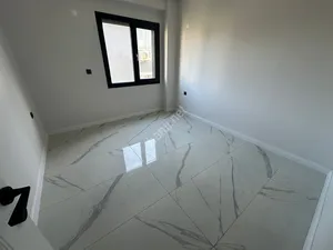 SATILIK ÖN CEPHE ÇAY MANZARALI  DENİZE 50 M AÇIK MUTFA 2+1